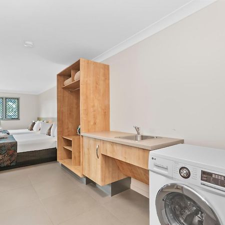Castle Crest Motel Таунсвилл Экстерьер фото