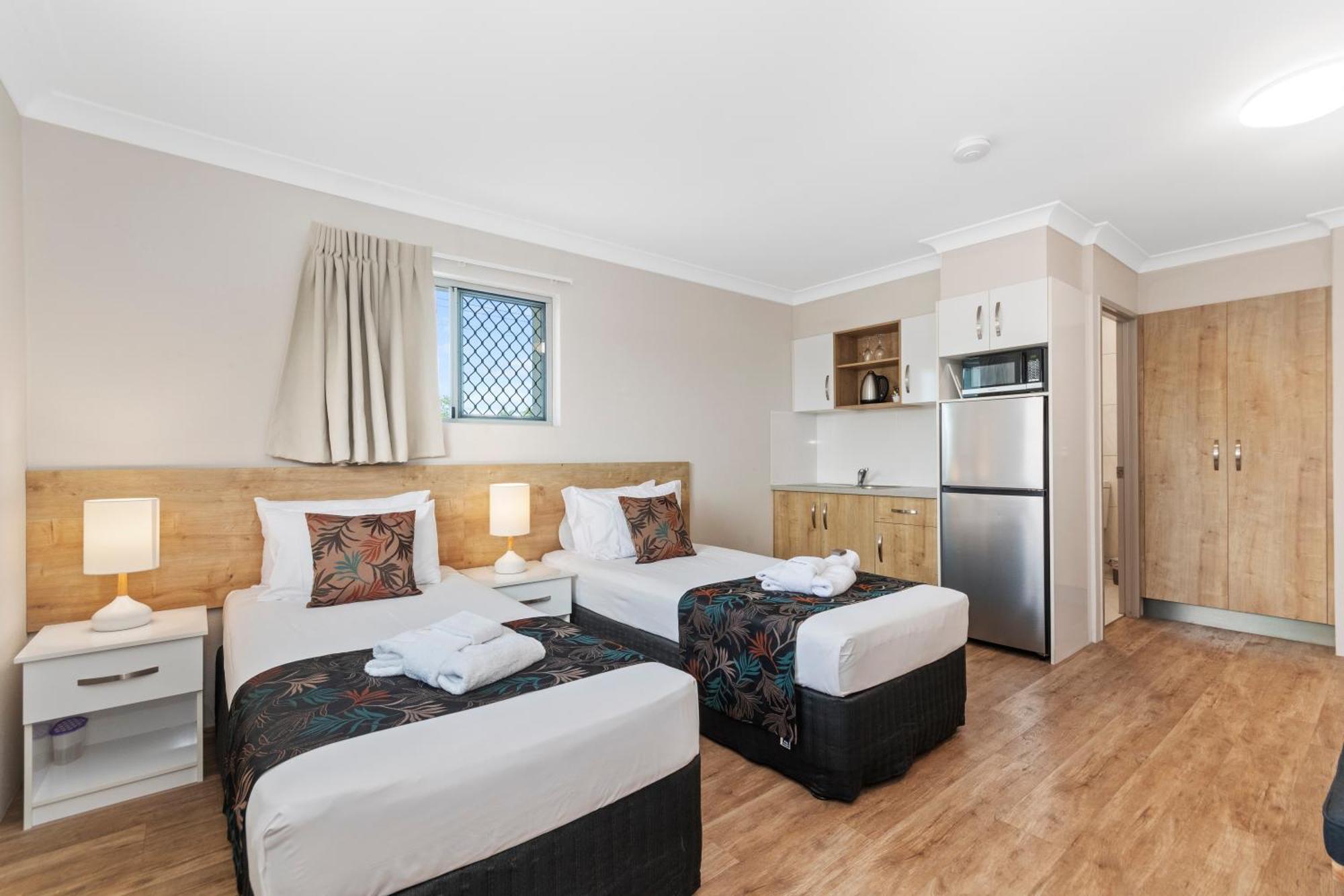 Castle Crest Motel Таунсвилл Экстерьер фото