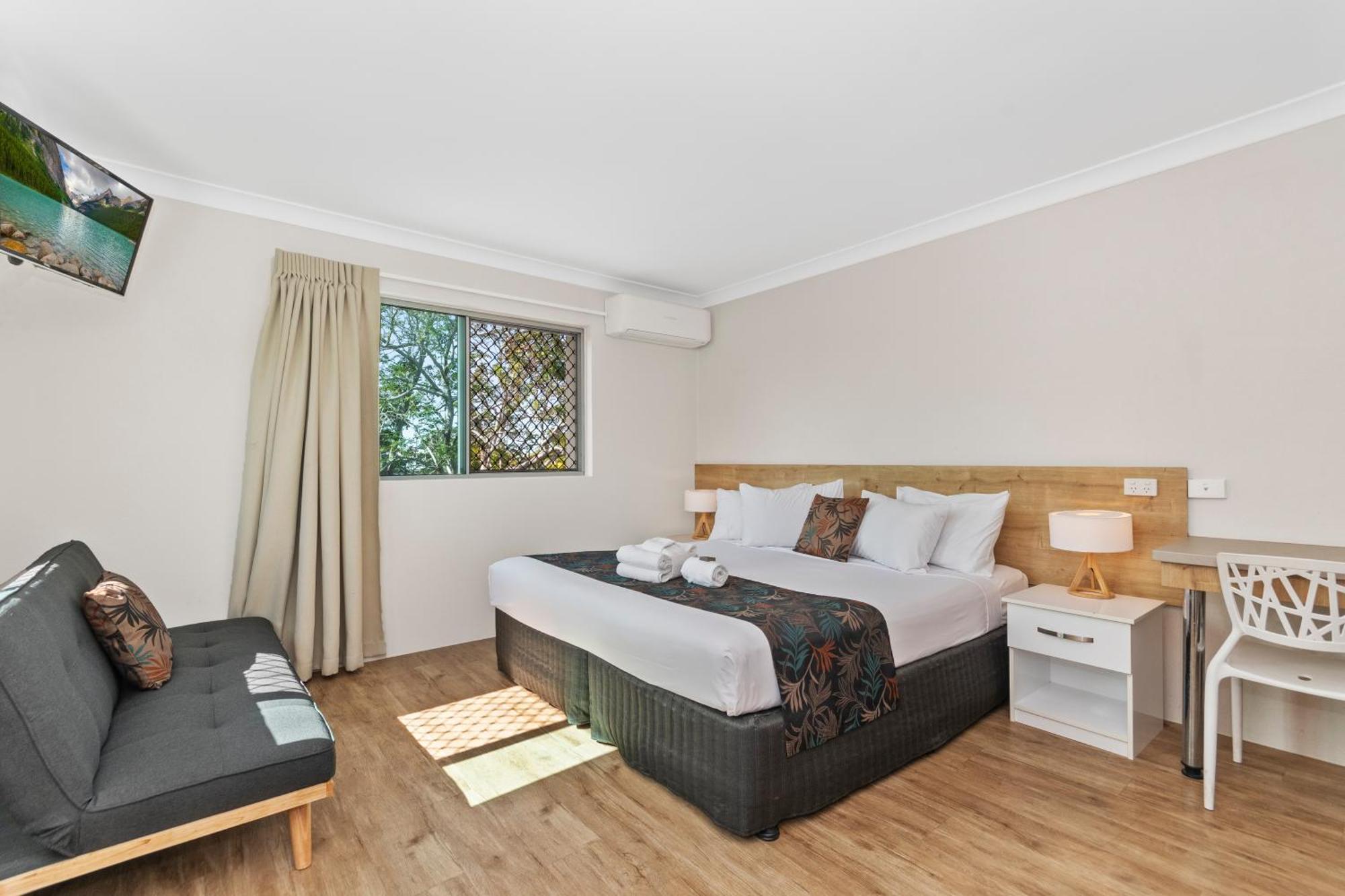 Castle Crest Motel Таунсвилл Экстерьер фото