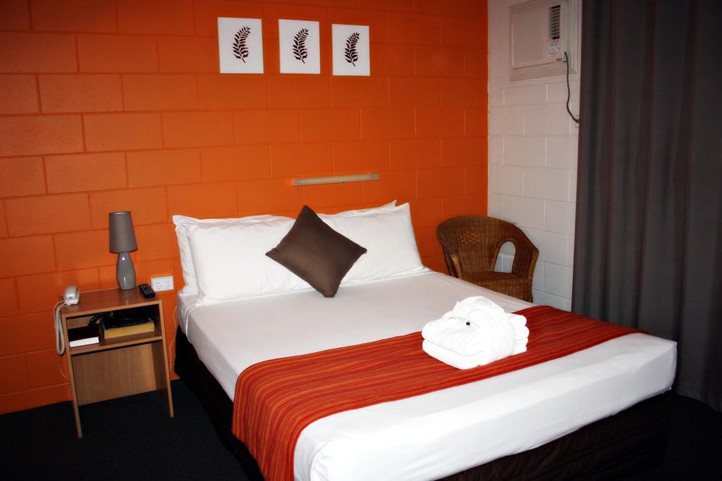 Castle Crest Motel Таунсвилл Номер фото